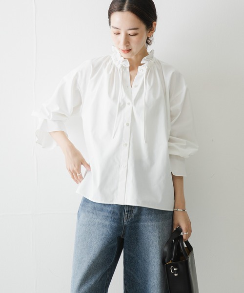 URBAN RESEARCH(アーバンリサーチ)の「フリルギャザーブラウス(シャツ/ブラウス・レディース・ブルー系その他/オフホワイト/グリーン系その他・FREE)」の2枚目の写真
