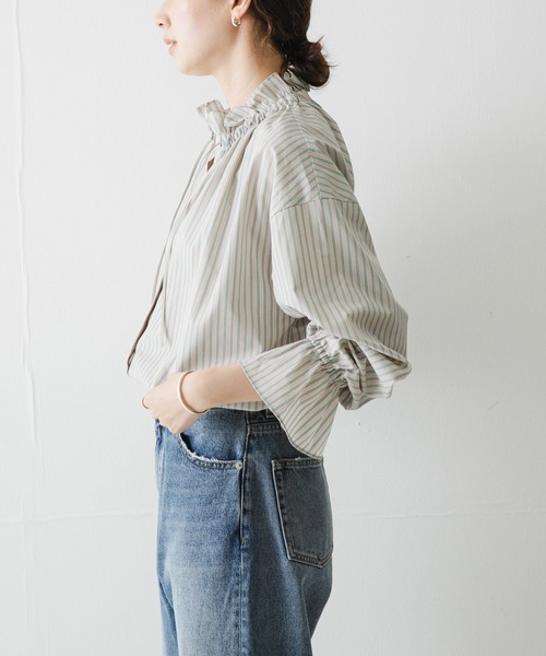 URBAN RESEARCH(アーバンリサーチ)の「フリルギャザーブラウス(シャツ/ブラウス・レディース・ブルー系その他/オフホワイト/グリーン系その他・FREE)」の5枚目の写真