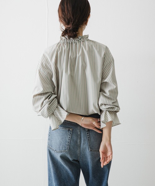 URBAN RESEARCH(アーバンリサーチ)の「フリルギャザーブラウス(シャツ/ブラウス・レディース・ブルー系その他/オフホワイト/グリーン系その他・FREE)」の6枚目の写真