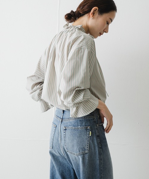 URBAN RESEARCH(アーバンリサーチ)の「フリルギャザーブラウス(シャツ/ブラウス・レディース・ブルー系その他/オフホワイト/グリーン系その他・FREE)」の7枚目の写真
