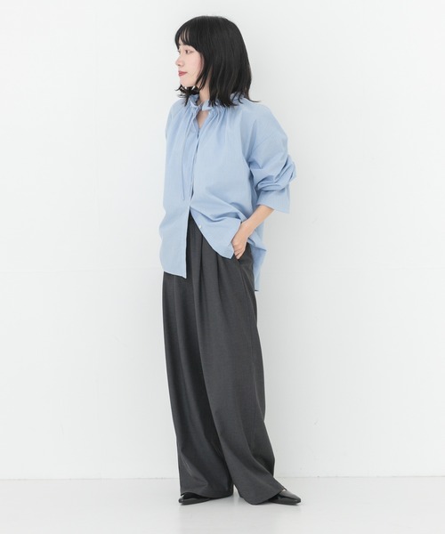 URBAN RESEARCH(アーバンリサーチ)の「フリルギャザーブラウス(シャツ/ブラウス・レディース・ブルー系その他/オフホワイト/グリーン系その他・FREE)」の4枚目の写真