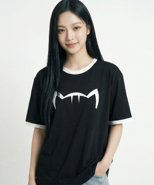 KIKIMIMI(キキミミ)の「リンガーキティビッグロゴTシャツ(ブラック)(Tシャツ/カットソー・レディース・ブラック・SMALL/MEDIUM/LARGE)」の2枚目の写真