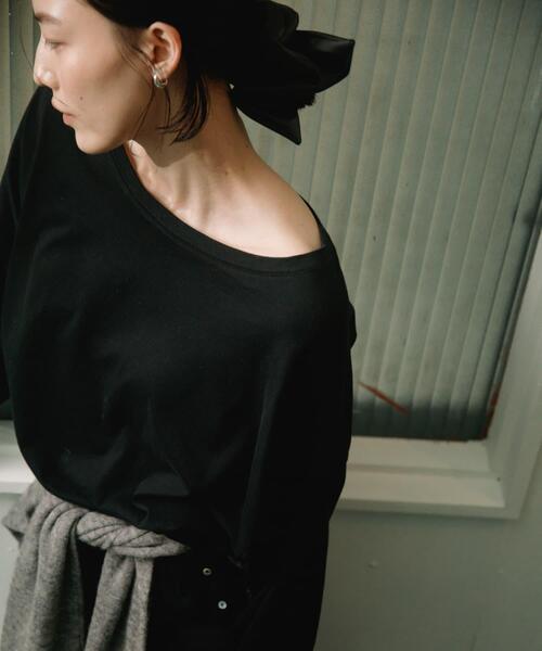 URBAN RESEARCH DOORS(アーバンリサーチドアーズ)の「Soft Cotton Loose Long-Sleeve T-shirts(Tシャツ/カットソー・レディース・オフホワイト/ブラック・FREE)」の1枚目の写真