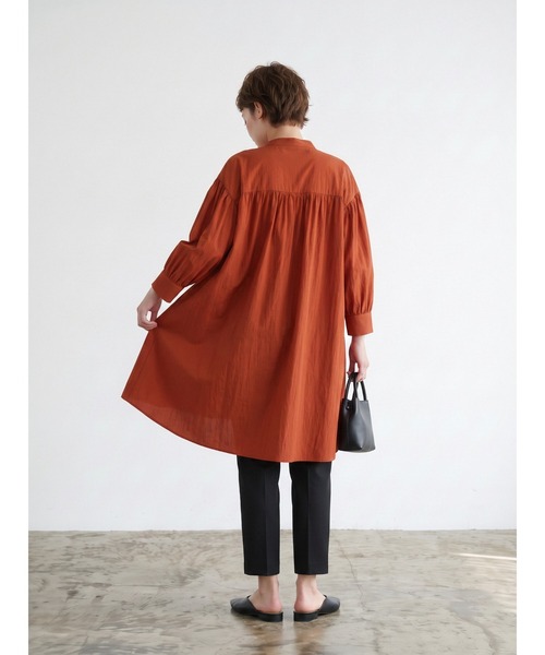 Sew loop（ソーループ）の「七分袖ロング丈ギャザーブラウス（シャツ/ブラウス・レディース・ホワイト/ブラック/オレンジ・FREE）」の8枚目の写真