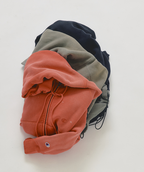 Champion(チャンピオン)の「CHAMPION / チャンピオン 別注 R/W オーバーダイ ジップパーカー(パーカー・メンズ・Red/カーキ/ブラック・MEDIUM/LARGE)」の4枚目の写真