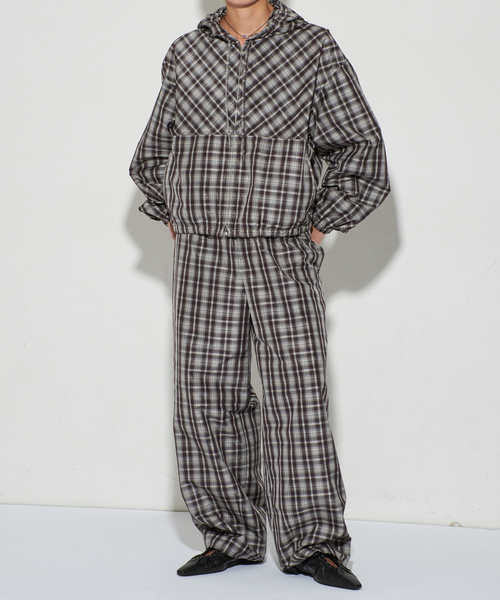 FLAT(フラット)の「《/WEB+一部店舗限定》GRISEレザーギャザーカットアウトフラット(その他シューズ・レディース・シルバー/ブラック・22cm/23.5cm/23cm/22.5cm/25cm/24.5cm/24cm)」の6枚目の写真