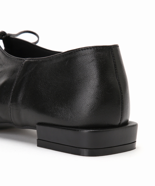 FLAT(フラット)の「《/WEB+一部店舗限定》GRISEレザーギャザーカットアウトフラット(その他シューズ・レディース・シルバー/ブラック・22cm/23.5cm/23cm/22.5cm/25cm/24.5cm/24cm)」の15枚目の写真