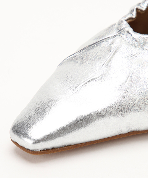 FLAT(フラット)の「《/WEB+一部店舗限定》GRISEレザーギャザーカットアウトフラット(その他シューズ・レディース・シルバー/ブラック・22cm/23.5cm/23cm/22.5cm/25cm/24.5cm/24cm)」の21枚目の写真