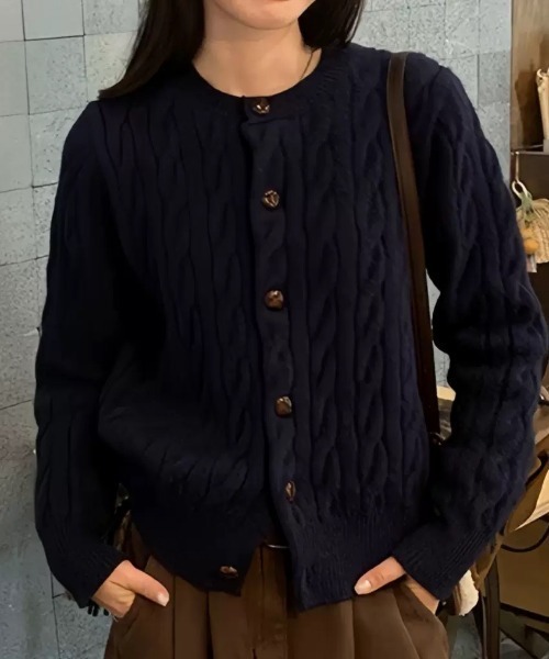 NANEA(ナネア)の「ケーブルニットカーディガン(カーディガン/ボレロ・レディース・イエロー/ブルー/ネイビー/ブラウン/カーキ/グレー・フリー)」の17枚目の写真