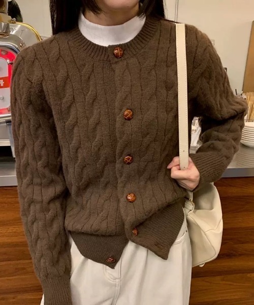 NANEA(ナネア)の「ケーブルニットカーディガン(カーディガン/ボレロ・レディース・イエロー/ブルー/ネイビー/ブラウン/カーキ/グレー・フリー)」の9枚目の写真