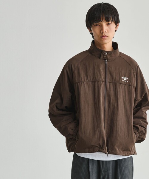 UMBRO(アンブロ)の「【別注】<UMBRO>トラック ジャケット ブルゾン(ブルゾン・メンズ・ブラック/ダークブラウン・L/M)」の4枚目の写真