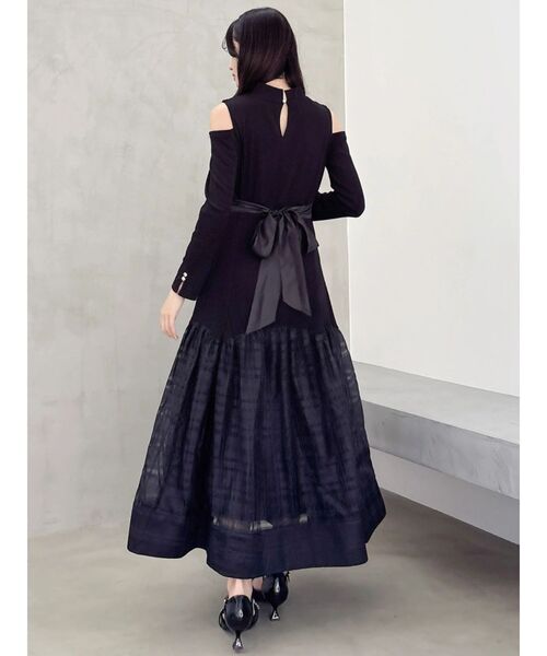 dazzlin(ダズリン)の「スリットショルダーヘムフレアワンピース(ワンピース・レディース・アイボリー/ブラック・SMALL/MEDIUM)」の2枚目の写真