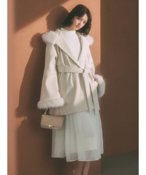 dazzlin(ダズリン)の「スリットショルダーヘムフレアワンピース(ワンピース・レディース・アイボリー/ブラック・SMALL/MEDIUM)」の4枚目の写真