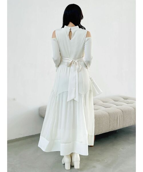 dazzlin(ダズリン)の「スリットショルダーヘムフレアワンピース(ワンピース・レディース・アイボリー/ブラック・SMALL/MEDIUM)」の7枚目の写真