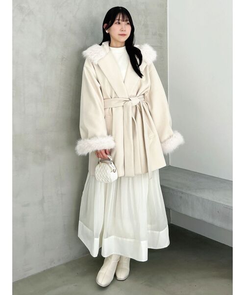 dazzlin(ダズリン)の「スリットショルダーヘムフレアワンピース(ワンピース・レディース・アイボリー/ブラック・SMALL/MEDIUM)」の11枚目の写真