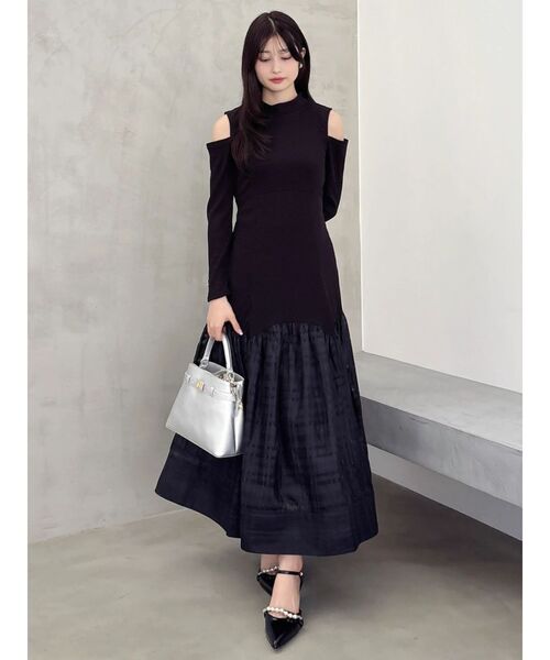 dazzlin(ダズリン)の「スリットショルダーヘムフレアワンピース(ワンピース・レディース・アイボリー/ブラック・SMALL/MEDIUM)」の12枚目の写真
