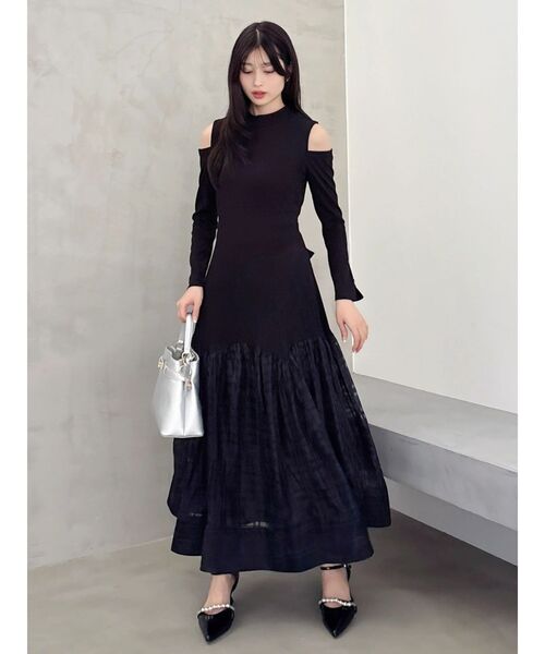 dazzlin(ダズリン)の「スリットショルダーヘムフレアワンピース(ワンピース・レディース・アイボリー/ブラック・SMALL/MEDIUM)」の13枚目の写真