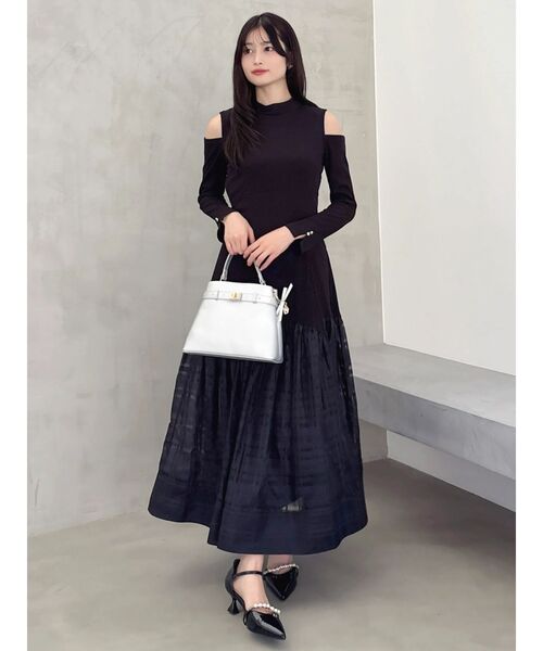 dazzlin(ダズリン)の「スリットショルダーヘムフレアワンピース(ワンピース・レディース・アイボリー/ブラック・SMALL/MEDIUM)」の14枚目の写真