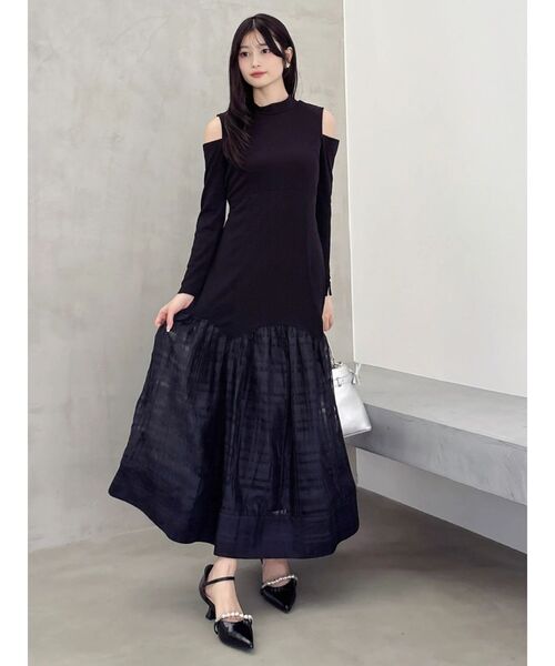 dazzlin(ダズリン)の「スリットショルダーヘムフレアワンピース(ワンピース・レディース・アイボリー/ブラック・SMALL/MEDIUM)」の16枚目の写真