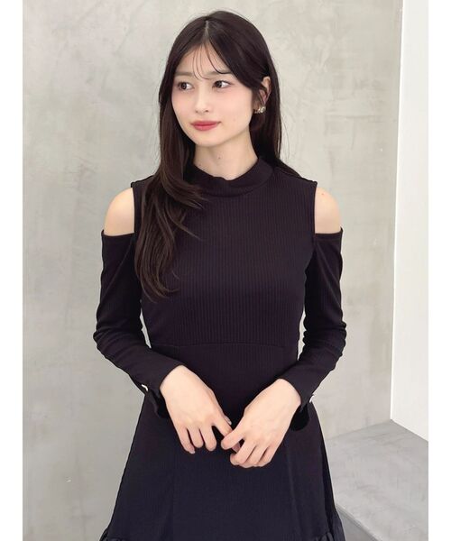 dazzlin(ダズリン)の「スリットショルダーヘムフレアワンピース(ワンピース・レディース・アイボリー/ブラック・SMALL/MEDIUM)」の17枚目の写真