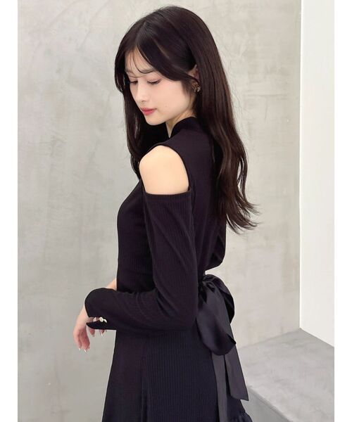 dazzlin(ダズリン)の「スリットショルダーヘムフレアワンピース(ワンピース・レディース・アイボリー/ブラック・SMALL/MEDIUM)」の19枚目の写真