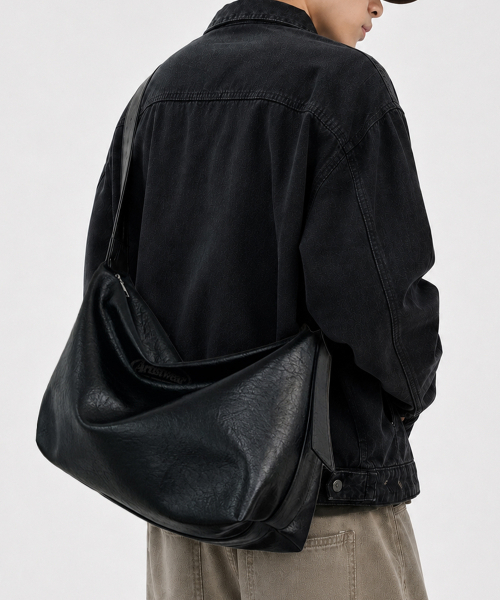 ARTISTWEAR(アーティストウェア)の「レザー SLOUCHY クロスバッグ(メッセンジャーバッグ・メンズ・その他・FREE)」の1枚目の写真