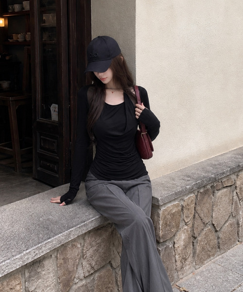 VIVID LADY(ビビッドレディー)の「アシンメトリードレープ 長袖トップス(Tシャツ/カットソー・レディース・アイボリー/チャコールグレー/ブラック・FREE)」の13枚目の写真