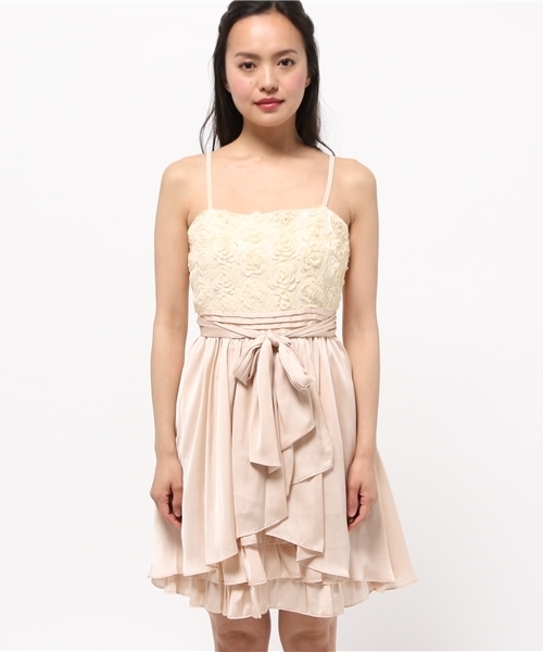 TRUDEA（トルディア）の「《Special price》胸元バラモチーフ　スピンドルドレスドレス（ドレス・レディース・モカ/ベージュ/ブルー・LARGE/MEDIUM）」の4枚目の写真