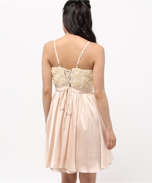 TRUDEA（トルディア）の「《Special price》胸元バラモチーフ　スピンドルドレスドレス（ドレス・レディース・モカ/ベージュ/ブルー・LARGE/MEDIUM）」の6枚目の写真