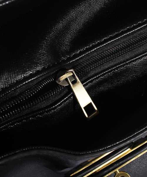 ８(eight)（エイト）の「鍵付き PUレザー ボストンバッグ（ボストンバッグ・メンズ・ベージュ/インディゴブルー/ホワイト/ブラック/ダークブラウン・FREE）」の8枚目の写真