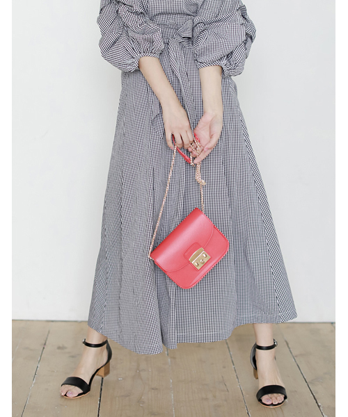 Re:EDIT（リエディ）の「[長めのレングスで上品に。]ウエストリボンロング丈フレアスカートボトムス/スカート/膝丈・ミモレ丈（51～65cm）[リエディ]（スカート・レディース・レッド/ストライプ/ベージュ/マスタード/ブラック系その他/ブルー・SMALL/LARGE/MEDIUM）」の2枚目の写真