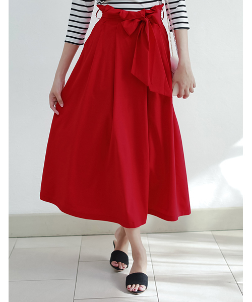 Re:EDIT（リエディ）の「[長めのレングスで上品に。]ウエストリボンロング丈フレアスカートボトムス/スカート/膝丈・ミモレ丈（51～65cm）[リエディ]（スカート・レディース・レッド/ストライプ/ベージュ/マスタード/ブラック系その他/ブルー・SMALL/LARGE/MEDIUM）」の5枚目の写真