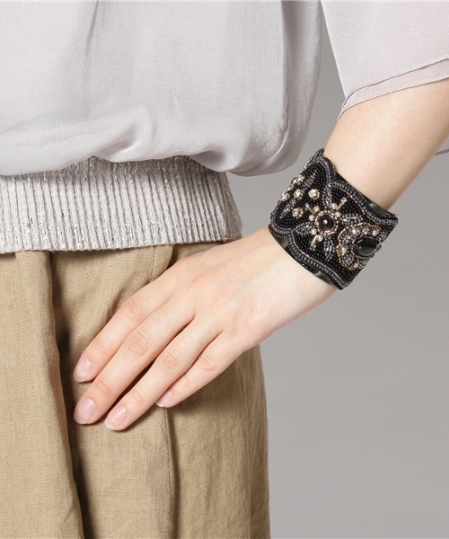 AMERICAN RAG CIE(アメリカンラグシー)の「A.V.MAX エー ヴィー マックス/201-AVM-7305B(ブレスレット・レディース・ブラウン/ブラック・FREE)」の5枚目の写真