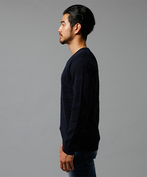 AZUL by moussy（アズールバイマウジー）の「シャドーカモニットVネック長袖プルオーバー（ニット/セーター・メンズ・ブラック/インディゴブルー/グレー・LARGE/MEDIUM/SMALL/X-LARGE/X-SMALL）」の15枚目の写真