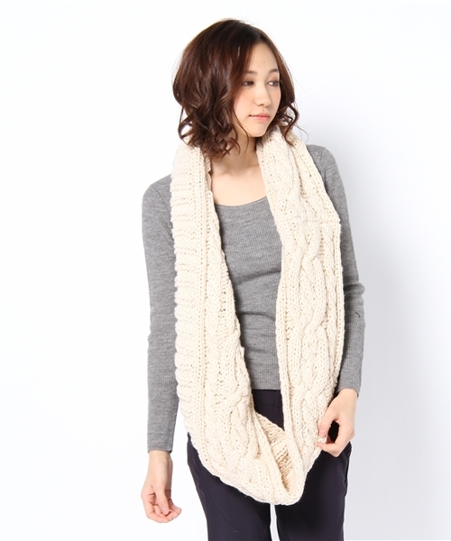 Chico（チコ）の「ケーブルスヌード（ストール/ショール・レディース・アイボリー/ワインレッド/ブルー・FREE）」の5枚目の写真