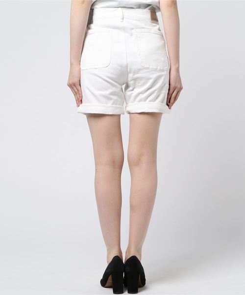 Calvin Klein Jeans（カルヴァンクラインジーンズ）の「ハイウエストショートパンツ（デニムパンツ・レディース・ホワイト・25inch/26inch/27inch/24inch）」の3枚目の写真
