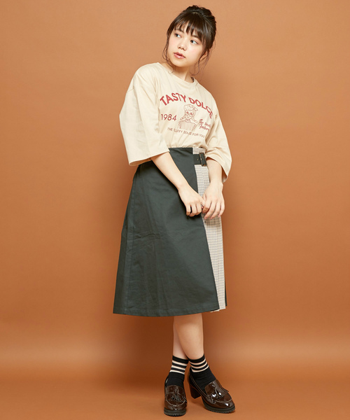 OLIVE des OLIVE（オリーブデオリーブ）の「アンT（Tシャツ/カットソー・レディース・オフホワイト/ネイビー/ベージュ・FREE）」の16枚目の写真