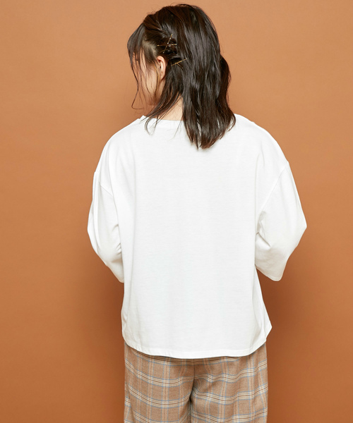 OLIVE des OLIVE（オリーブデオリーブ）の「アンT（Tシャツ/カットソー・レディース・オフホワイト/ネイビー/ベージュ・FREE）」の21枚目の写真