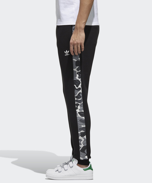 adidas（アディダス）の「グラフィック トラックパンツ [GRAPHICS CB TRACK PANTS] オリジナルス（その他パンツ・メンズ・ブラック/グレー・SMALL/MEDIUM/LARGE/X-LARGE/XX-LARGE/X-SMALL/XXX-LARGE）」の6枚目の写真
