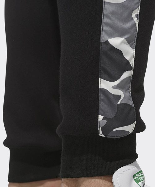 adidas（アディダス）の「グラフィック トラックパンツ [GRAPHICS CB TRACK PANTS] オリジナルス（その他パンツ・メンズ・ブラック/グレー・SMALL/MEDIUM/LARGE/X-LARGE/XX-LARGE/X-SMALL/XXX-LARGE）」の9枚目の写真