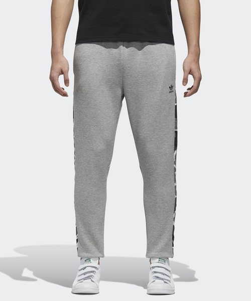 adidas（アディダス）の「グラフィック トラックパンツ [GRAPHICS CB TRACK PANTS] オリジナルス（その他パンツ・メンズ・ブラック/グレー・SMALL/MEDIUM/LARGE/X-LARGE/XX-LARGE/X-SMALL/XXX-LARGE）」の11枚目の写真