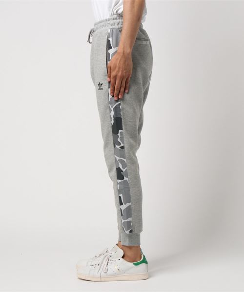 adidas（アディダス）の「グラフィック トラックパンツ [GRAPHICS CB TRACK PANTS] オリジナルス（その他パンツ・メンズ・ブラック/グレー・SMALL/MEDIUM/LARGE/X-LARGE/XX-LARGE/X-SMALL/XXX-LARGE）」の3枚目の写真
