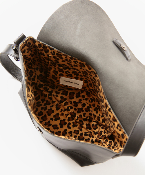 MONKEY TIME（モンキータイム）の「MT ∴ レザー ショルダーバッグ（ショルダーバッグ・メンズ・ブラック/ダークブラウン/ネイビー・ﾌﾘ-）」の9枚目の写真