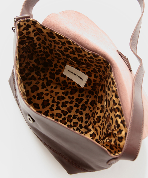 MONKEY TIME（モンキータイム）の「MT ∴ レザー ショルダーバッグ（ショルダーバッグ・メンズ・ブラック/ダークブラウン/ネイビー・ﾌﾘ-）」の10枚目の写真