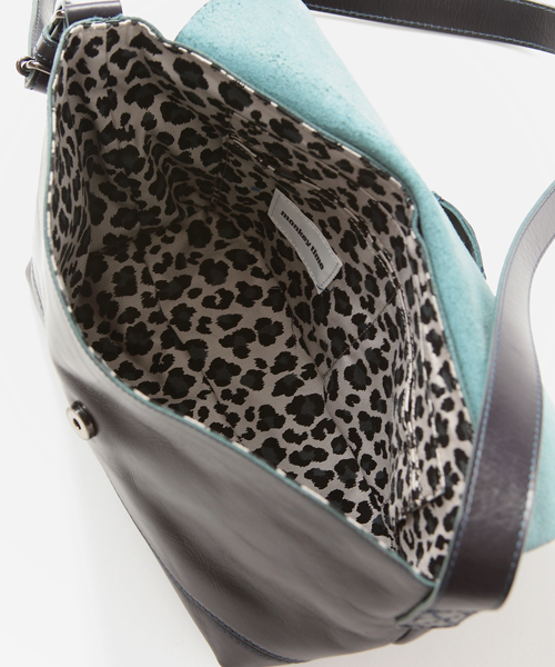 MONKEY TIME（モンキータイム）の「MT ∴ レザー ショルダーバッグ（ショルダーバッグ・メンズ・ブラック/ダークブラウン/ネイビー・ﾌﾘ-）」の11枚目の写真