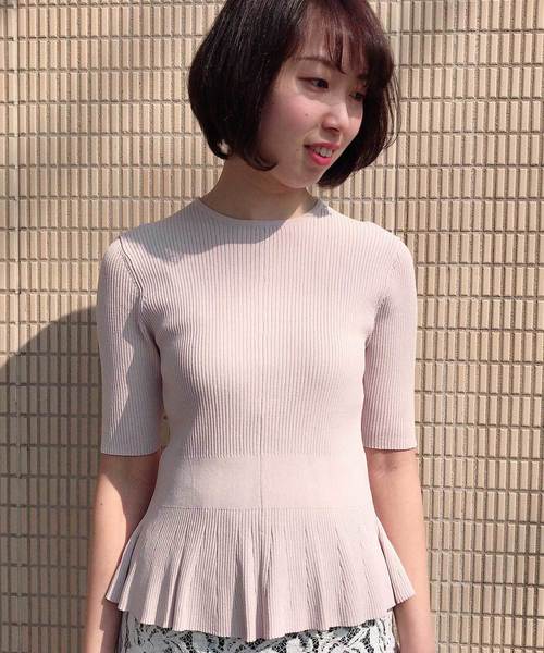 A/C DESIGN BY ALPHA CUBIC(エーシーデザインバイアルファキュービック)の「【カタログ掲載】ペプラムニット(ニット/セーター・レディース・ピンク/ラベンダー/オフホワイト/ネイビー・M size/L size)」の4枚目の写真