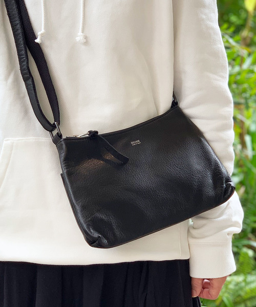 DECADE(ディケイド)の「オイルドカウレザー・ミニショルダーバッグDECADE(No-01177) Oiled Cow Leather Mini Shoulder Bag(ショルダーバッグ)」|ブラック