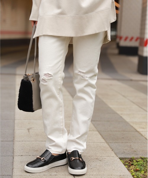 BAYFLOW（ベイフロー）の「ダメージテーパード　19AW（デニムパンツ・レディース・ブルー/ブラック/ネイビー/オフホワイト・SMALL/MEDIUM/LARGE）」の2枚目の写真