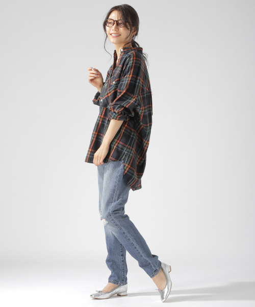 BAYFLOW（ベイフロー）の「ダメージテーパード　19AW（デニムパンツ・レディース・ブルー/ブラック/ネイビー/オフホワイト・SMALL/MEDIUM/LARGE）」の17枚目の写真