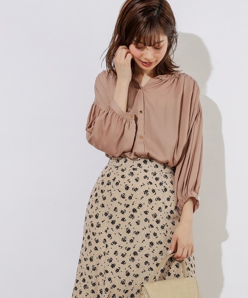 natural couture（ナチュラルクチュール）の「とろみサテンギャザーブラウス（シャツ/ブラウス・レディース・オフホワイト/ブラウン/ベージュ/ミント/ブルー/ピンク系その他/ドット・FREE）」の4枚目の写真